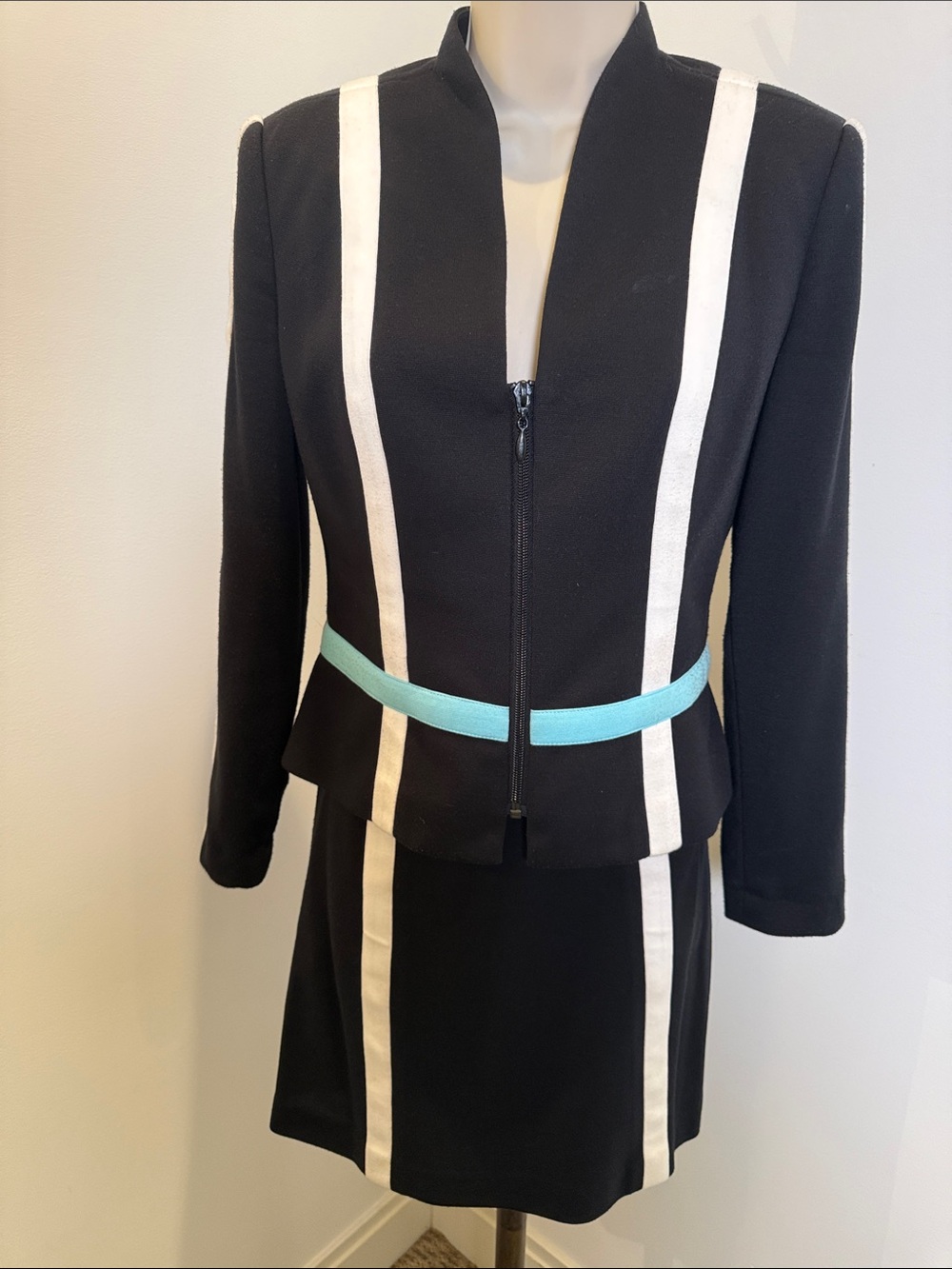 Vintage Cache Jacket Skirt set Aize 2 & 4 - Read description